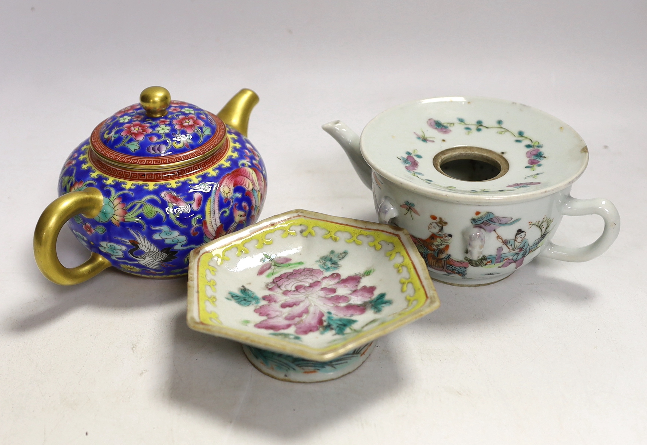 Two Chinese porcelain teapots (one missing cover) and a hexagonal pedestal dish, tallest 9.5cm